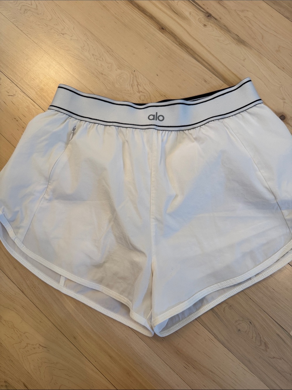 Alo White Athletic Athleisure Shorts-White Exposed logo Band-Rare-4